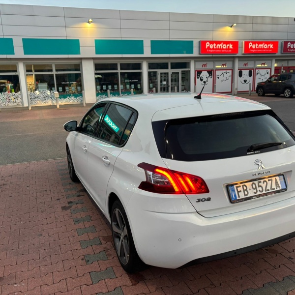 Peugeot 308 - immagine 2